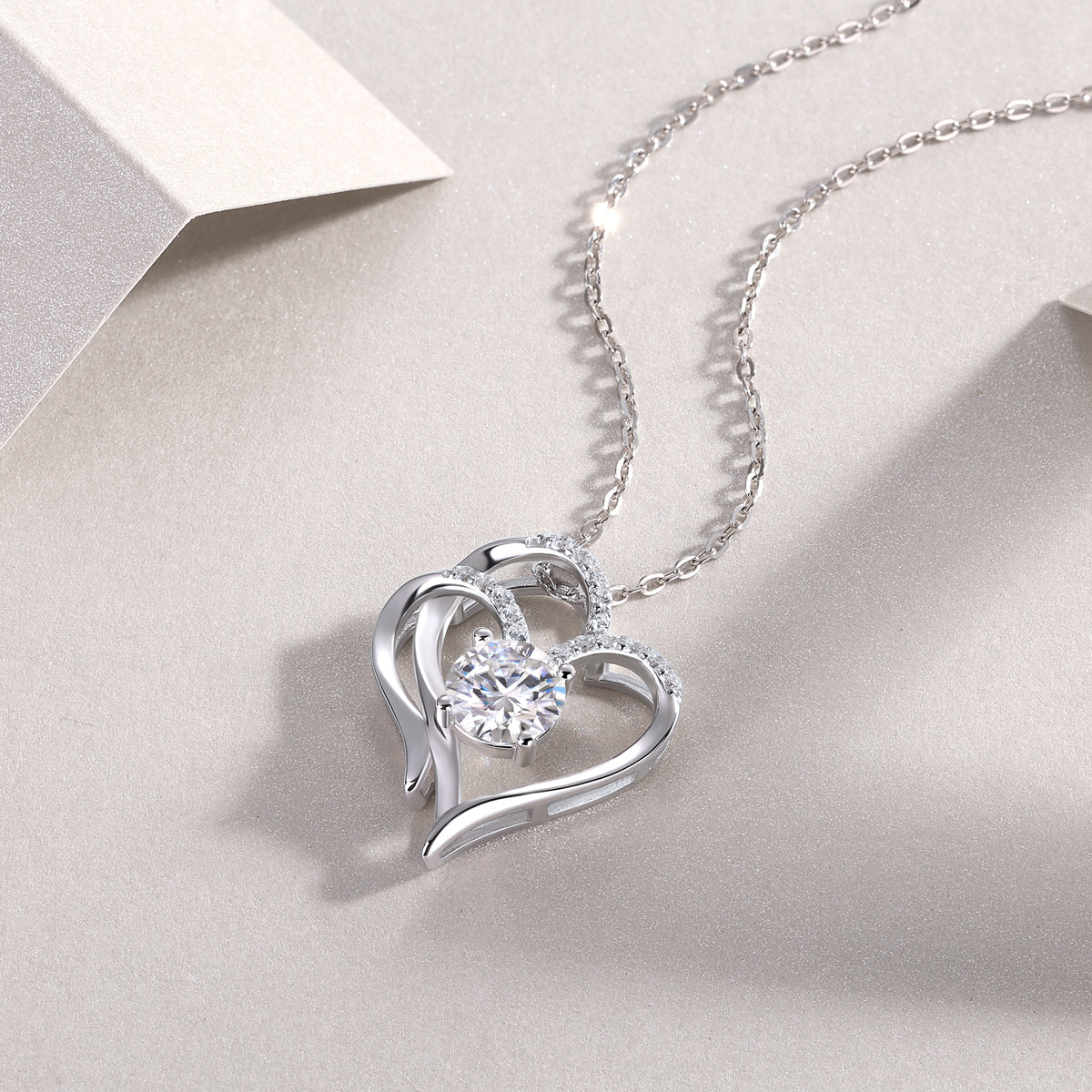 1Heart To Heart - A Fashionable And Luxurious Diamond Jewelry Pendant Set With 1-carat Moissan Diamond S925 Sterling Silver And Platinum
